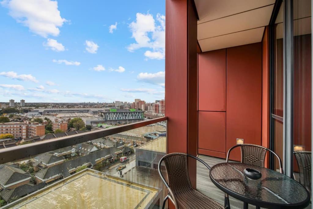 2 Bed & 2 Bath Next To Nine Elms Station - Zone 1 Apartment *