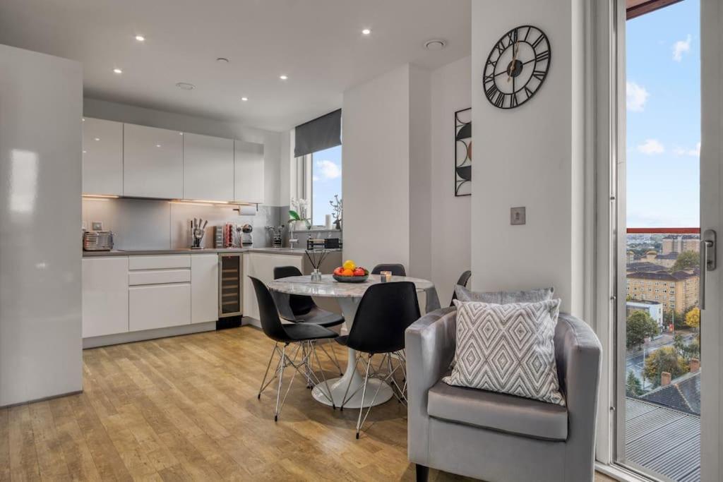 Apartamento 2 Bed & 2 Bath Next To Nine Elms Station - Zone 1 *