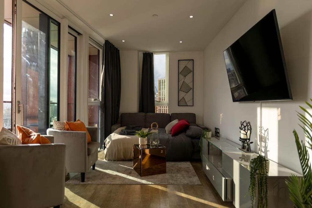 2 Bed & 2 Bath Next To Nine Elms Station - Zone 1 Apartamento *
