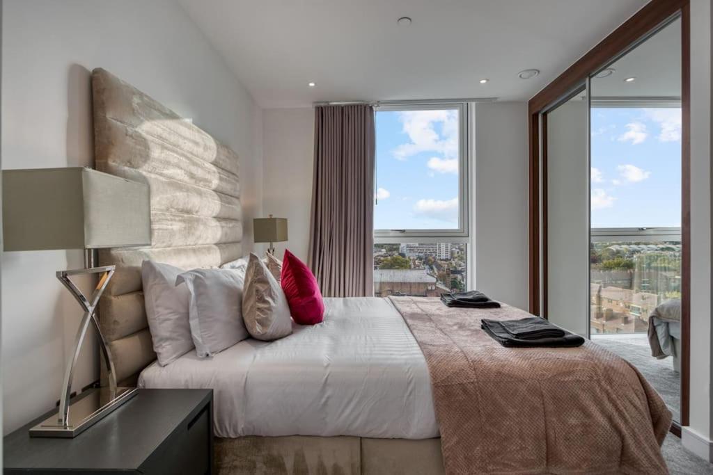 2 Bed & 2 Bath Next To Nine Elms Station - Zone 1 Apartment